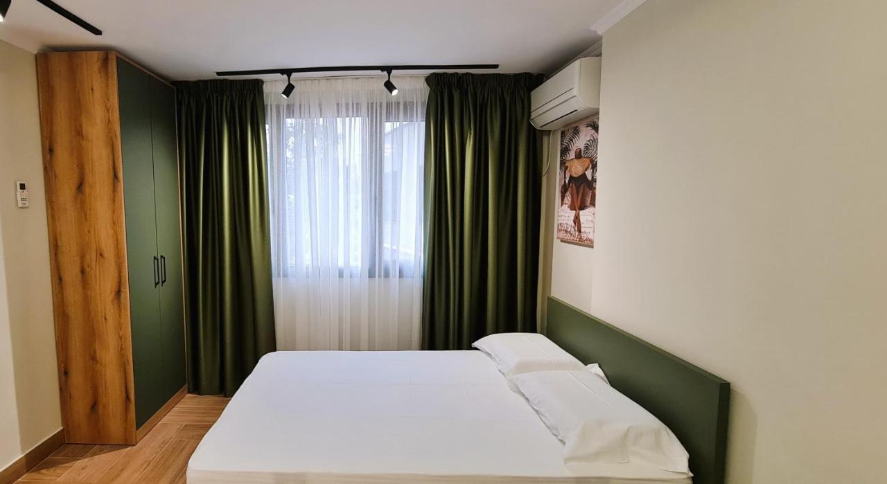 2V1 - Center Apartment 3 Tirana Esterno foto