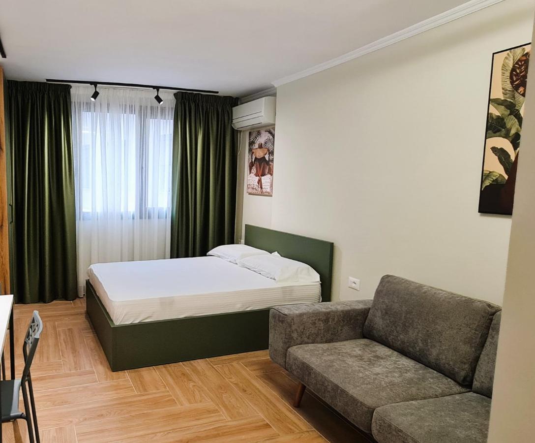 2V1 - Center Apartment 3 Tirana Esterno foto